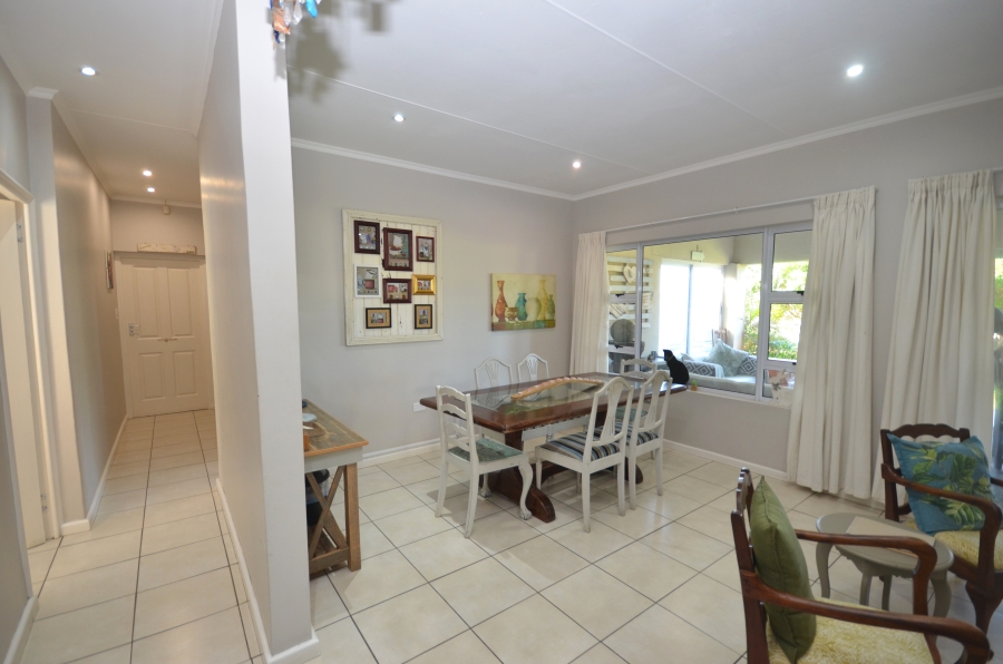 To Let 5 Bedroom Property for Rent in Kidds Beach Eastern Cape